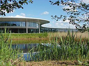 Archivo:McLaren Technology Centre geograph-4478964-by-Alan-Hunt