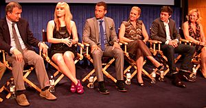 Archivo:Melissa & Joey cast and crew at Paley Center