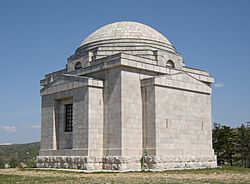 Archivo:Mestrovic mausoleum