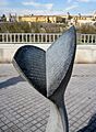 Monumento a Federico García Lorca (Córdoba). En la piedra aparecen los versos del poema titulado San Rafael del Romancero gitano. 02