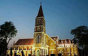 Archivo:Night view of St. Mary's Cathedral & Bishop's House Multan