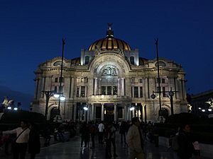 Archivo:Palacio de Bellas Artes al Atardecer