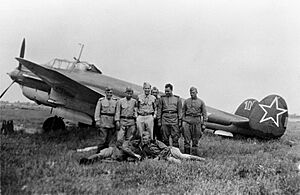Archivo:Petlyakov Pe-2 at Poltava, Russia