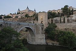 Puente de Alcántara al Amanecer.jpg