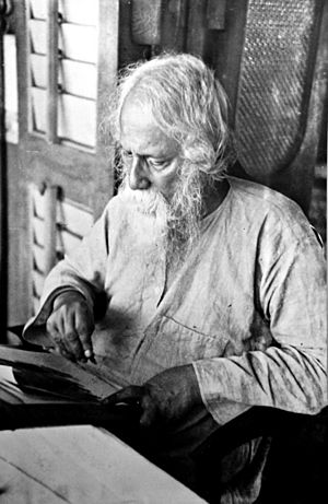 Archivo:Rabindranath Tagore reading