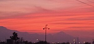 Archivo:Red sunset clouds