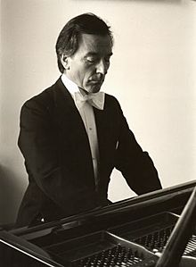 Ricardo requejo tocando el piano.jpg