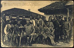 Archivo:Serbian and Montenegrin officers in Đakovica, 1913