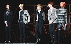 Archivo:Shinee at the SMTown Live World Tour IV in Taiwan 05