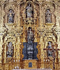 Archivo:Tegucigalpa Catholic cathedral altar piece detailings