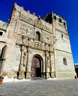 Templo y Ex convento de Agustino de Yuriria, Guanajuato- Agustino temple and ex convento (24235236021).jpg