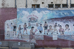 Archivo:The Boxing Hall of Fame mural, saluting famous boxers from El Paso, on a wall of the De Soto Hotel, El Paso, Texas LCCN2014630311