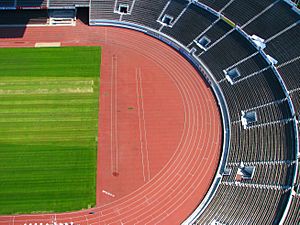 Archivo:Track and field stadium-2