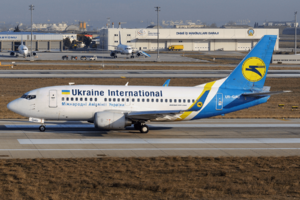 Archivo:Ukraine International Airlines Boeing 737-500 UR-GAU IST Dec 2013