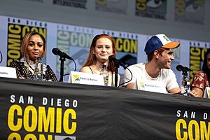 Archivo:Vanessa Morgan, Madelaine Petsch & KJ Apa (29942740688)