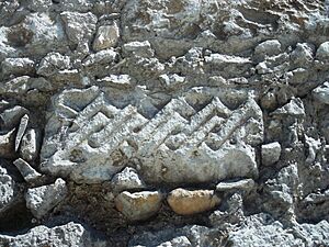 Archivo:Vestigios mayas en la Iglesia de la 3ª Orden, Mérida, Yucatán (02)