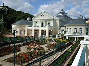 Archivo:Villa Marina and Gardens Douglas - geograph.org.uk - 1417428
