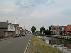 Archivo:Wildervank, straatzicht met ophaalbruggen foto2 2011-05-09 15.49