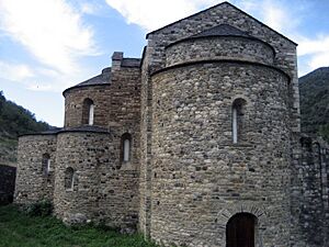 Archivo:Ábside lateral de Sant Serni de Tavèrnoles4