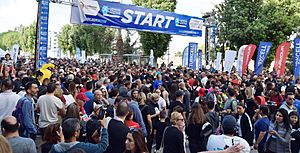 Archivo:2018 Nicosia Marathon, start at Dereboyu