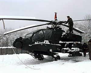 Archivo:AH-64A Apache, 1st Battalion, 501st Aviation Brigade 971216-A-8119B-021