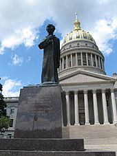 Archivo:Abraham Lincoln - WV Statue