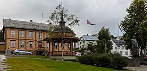 Archivo:Antiguo ayuntamiento, Tromsø, Noruega, 2019-09-04, DD 70