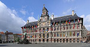 Archivo:Antwerpen Stadhuis crop4 2006-05-28