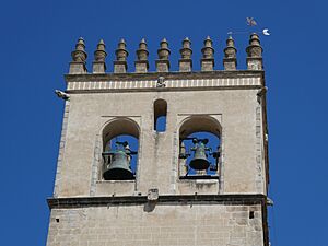 Archivo:Badajoz. Campanario de la torre de la catedral. España. Spain