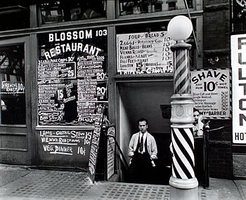 Archivo:Blossom Restaurant; 103 Bowery by Berenice Abbott in 1935