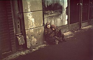 Archivo:Bundesarchiv N 1576 Bild-003, Warschau, Bettelnde Kinder