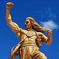 Busto del monumento a Pedro Vilcapaza en la Plaza de Armas de Azángaro