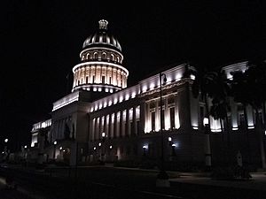Archivo:Capitolio de La Habana de noche