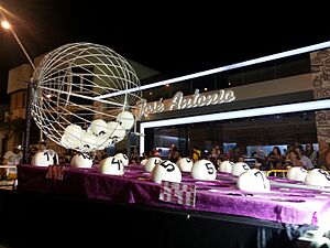 Archivo:Carrozas Pilar de la Horadada 2014