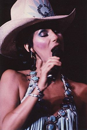 Archivo:Cher live 1981