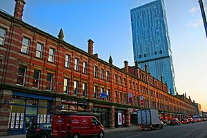 Archivo:Deansgate with Beetham Tower