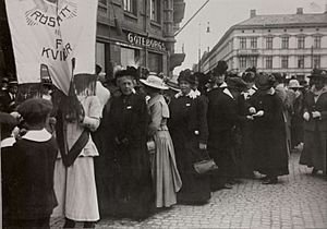 Archivo:Demonstrationståg för kvinnorösträtten, Göteborg - Nordiska Museet - NMA.0032617