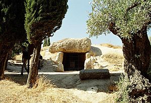 Archivo:Dolmen de Menga Antequera20