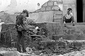 Archivo:ERP combatants Perquín 1990 16
