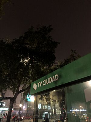 Archivo:Estudio de TV Ciudad, Explanada