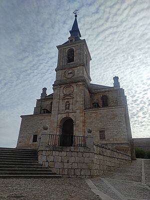 Archivo:Fachada de la iglesia de San Pedro de Lerma