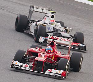 Archivo:Fernando Alonso and Sergio Perez 2012 Malaysia
