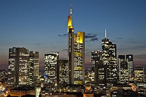 Archivo:Frankfurt-Skyline-2012