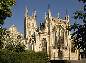 Archivo:Gloucester Cathedral exterior front