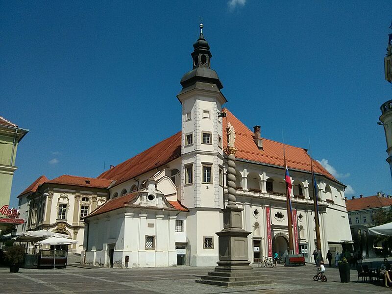 Grajski trg - panoramio
