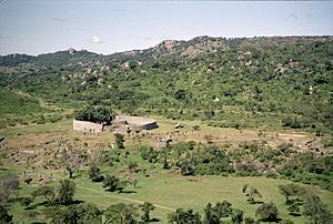 Archivo:Great-Zimbabwe