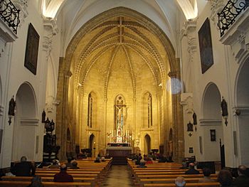 Archivo:Interior de la iglesia de San Hipólito de Córdoba