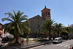 Archivo:La Torre de Esteban Hambrán, Iglesia de Santa María Magdalena, Plaza de la Constitución