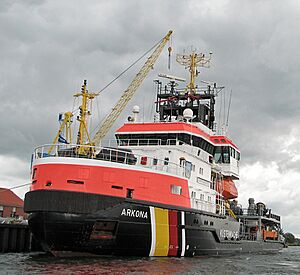 Archivo:Mehrzweckschiff Arkona Warnemuende 2
