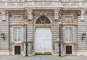 Archivo:Palacio Real, Madrid, España, 2014-12-27, DD 13